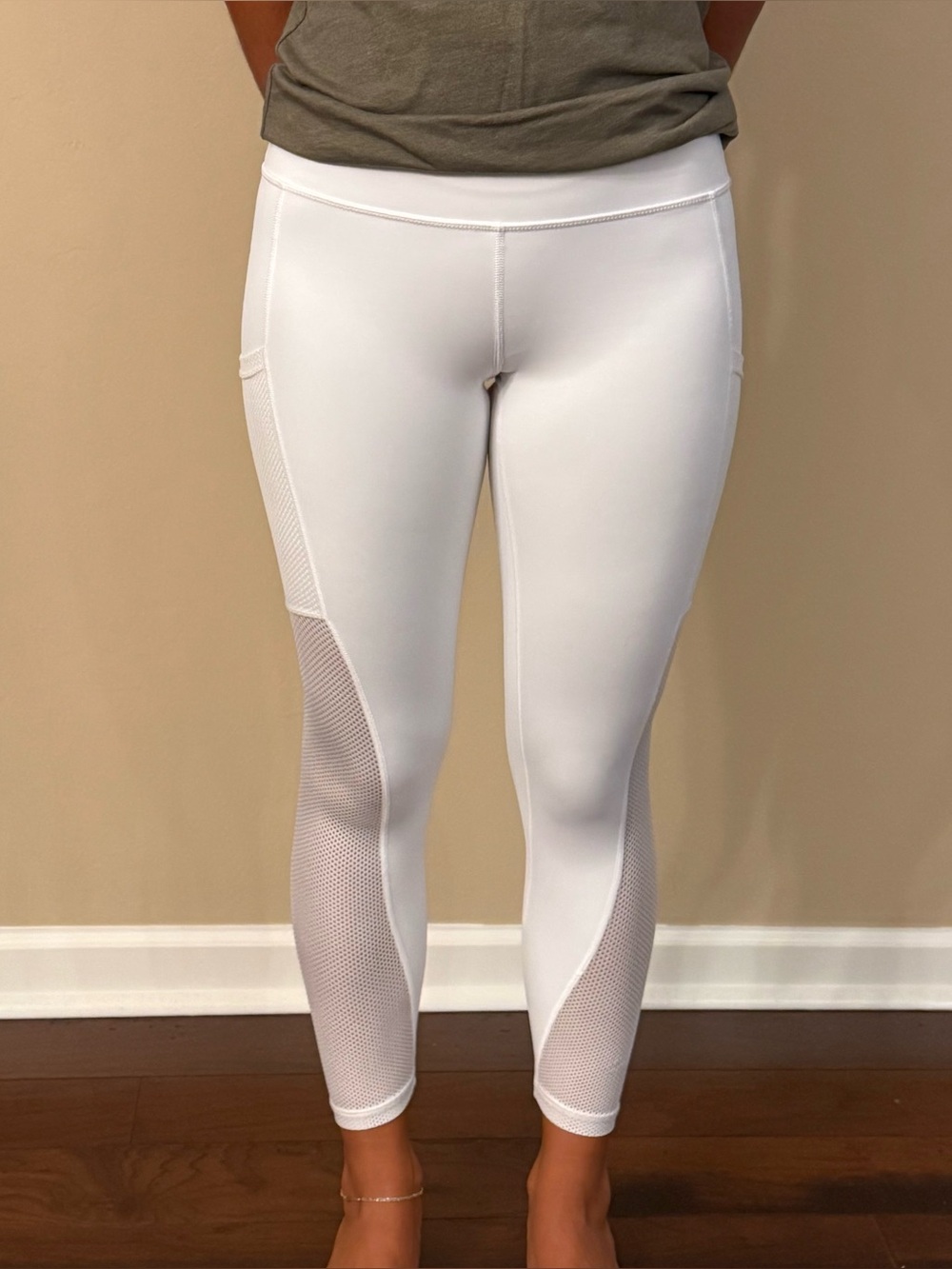 Aerie White Leggings with Mesh Panels and Side Pockets